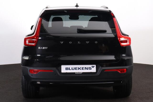 Volvo EX40 Extended Range Plus 82 kWh - IntelliSafe Assist & Surround - 360º Camera - Verwarmde voorstoelen, stuur & achterbank - Parkeersensoren voor & achter - Elektr. bedienb. bestuurdersstoel met geheugen - Draadloze tel. lader - Warmtepomp - Extra getint glas -