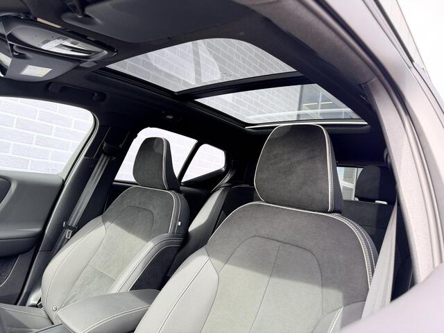 Volvo EX40 Single Motor Extended Range Ultra 82 kWh | Stuur-/Stoelverwarming | Adaptieve LED Koplampen | Getint Glas | Schuif-/Kanteldak | Warmtepomp | BLIS | Adaptieve Cruise Control | 20" |