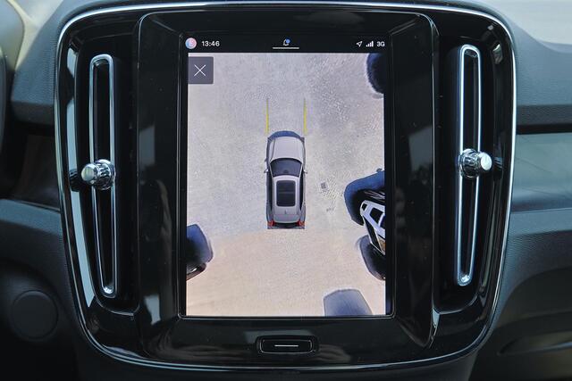 Volvo EX40 Performance Ultra 82 kWh - Panorama/schuifdak - IntelliSafe Assist & Surround - 360º Camera - Harman/Kardon audio - Verwarmde voorstoelen, stuur & achterbank - Parkeersensoren voor & achter - Elektr. bedienb. voorstoelen met geheugen links - Draadloze tel