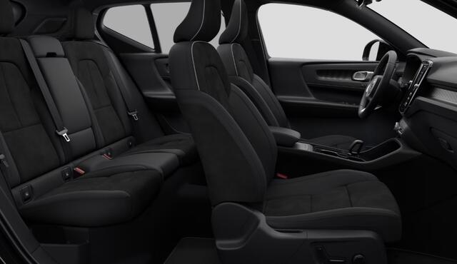 Volvo EX40 Twin Motor Ultra Black Edition Europa 82 kWh Panoramadak / Adaptive cruise control / 360 Camera / Elektrisch bedienbare stoelen met geheugen / Apple Carplay / Android auto /
