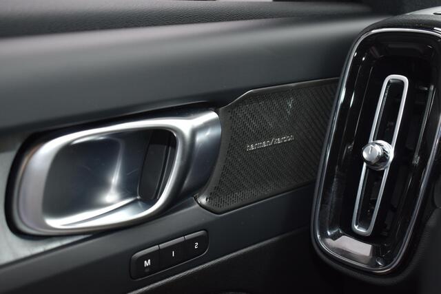 Volvo EX40 Single Motor Extended Range Ultra Europa 82 kWh | Harman Kardon Premium Sound | 360 graden Camera | Panoramisch Schuif-/Kanteldak | Elektrische stoelen voor | Memory bestuurdersstoel | Pilot Assist | Adaptieve Cruise Control | 20 inch Lichtmetalen Velgen