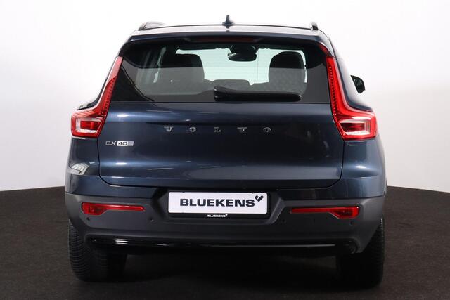 Volvo EX40 Extended Range Plus 82 kWh - IntelliSafe Assist & Surround - Harman/Kardon audio - Parkeercamera achter - Verwarmde voorstoelen & stuur - Parkeersensoren voor & achter - Draadloze tel. lader - Inklapbare trekhaak - 19' LMV