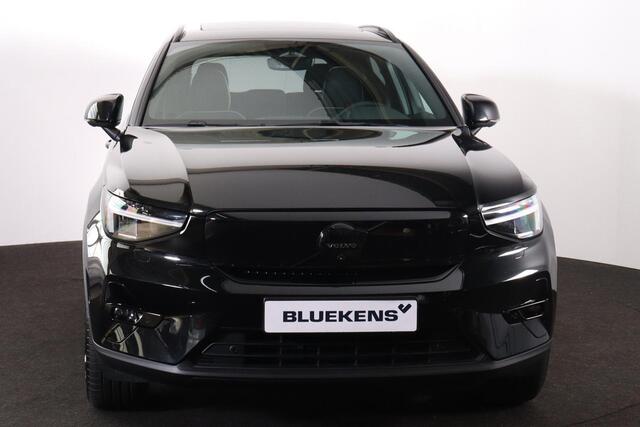 Volvo EX40 Twin Performance Ultra Black Edition - Panorama/schuifdak - IntelliSafe Assist & Surround - 360º Camera - Harman/Kardon audio - Verwarmde voorstoelen, stuur & achterbank - Parkeersensoren voor & achter - Elektr. bedienb. voorstoelen met geheugen links - D