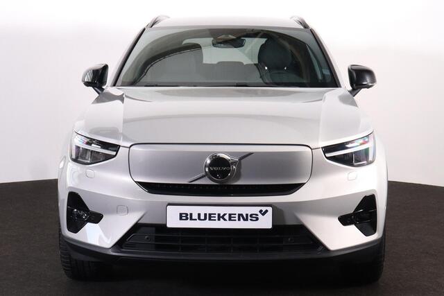 Volvo EX40 Extended Range Plus 82 kWh - IntelliSafe Assist & Surround - 360º Camera - Verwarmde voorstoelen, stuur & achterbank - Parkeersensoren voor & achter - Elektr. bedienb. bestuurdersstoel met geheugen - Draadloze tel. lader - Warmtepomp - Extra getint glas -