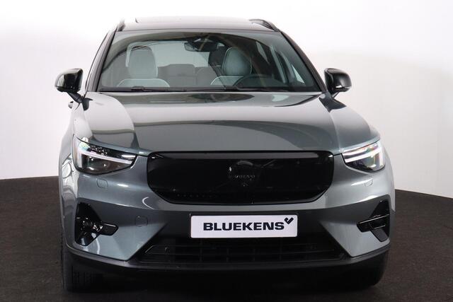 Volvo EX40 Performance Ultra 82 kWh - Panorama/schuifdak - IntelliSafe Assist & Surround - 360º Camera - Harman/Kardon audio - Adaptieve LED koplampen - Verwarmde voorstoelen, stuur & achterbank - Parkeersensoren voor & achter - Elektr. bedienb. voorstoelen met gehe