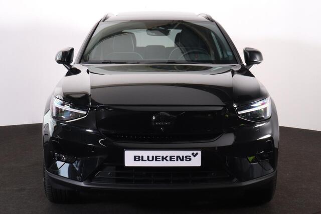 Volvo EX40 Performance Ultra Black Edition 82 kWh - Panorama/schuifdak - 360º Camera - Harman/Kardon audio - Verwarmde voorstoelen, stuur & achterbank - Parkeersensoren voor & achter - Elektr. bedienb. voorstoelen met geheugen links - Draadloze tel. lader - Warmtepo