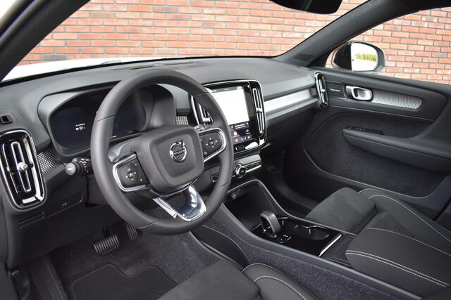 Volvo EX40 Extended Range 252PK Ultra Black Ed. Europa 82 kWh | Harman/Kardon | 20" | Panoramadak |