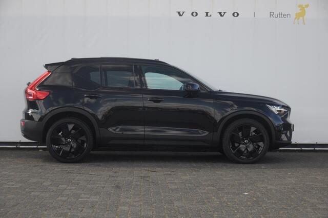 Volvo EX40 252PK Automaat Ext. Range Ultra Black Edition / Adaptieve koplampen / Panoramadak / 360 Camera / Apple carplay / Android auto / Elektrisch bedienbare voorstoelen / Pilot assist / Adaptive cruise control / Harman kardon audio / Stoelverwarming voor / Warmt