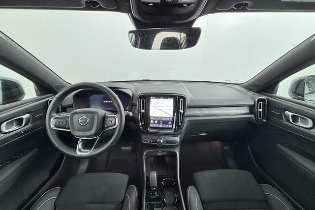 Volvo EX40 Single Motor Extended Range Ultra 82 kWh | Panoramadak | 360° camera | Harman Kardon | Stoel- en stuurverwarming | Trekhaak