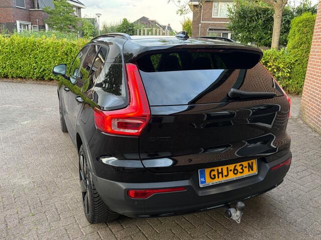 Volvo EX40 Extended Range Ultra Black Ed. 82 kWh PANO, TREKH. HarmanK.
