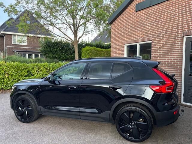 Volvo EX40 Extended Range Ultra Black Ed. 82 kWh PANO, TREKH. HarmanK.