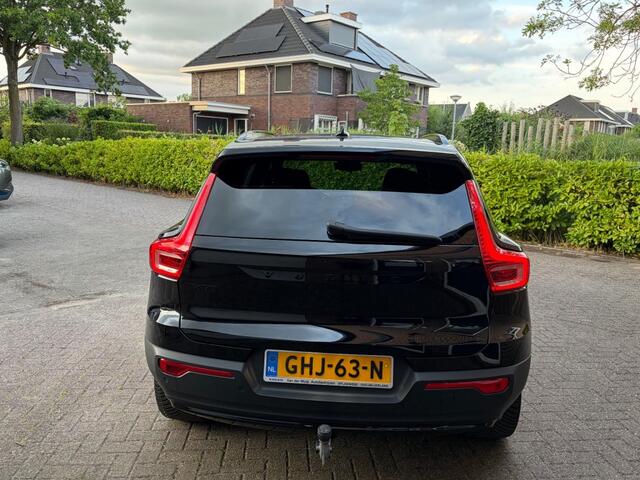 Volvo EX40 Extended Range Ultra Black Ed. 82 kWh PANO, TREKH. HarmanK.