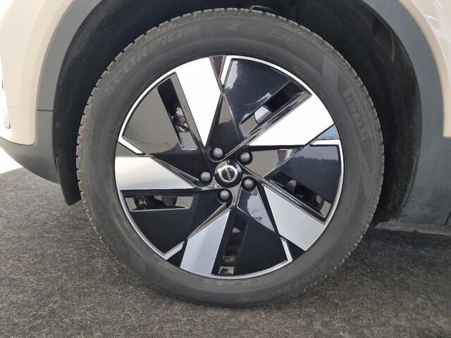 Volvo EX40 Single Motor Extended Range Plus 82 kWh | SOH:100% | Warmtepomp | Trekhaak | Stoel/stuurverwarming | Harman/Kardon | Camera | Adaptive cruise | ALL Season banden |