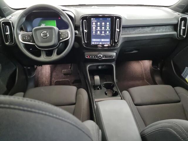 Volvo EX40 Single Motor Extended Range Plus 82 kWh | SOH:98% | Warmtepomp | Trekhaak | Stoel/stuurverwarming | Harman/Kardon | Camera | Adaptive Cruise | ALL Season banden |