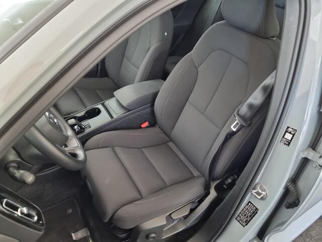 Volvo EX40 Single Motor Extended Range Plus 82 kWh | SOH:98% | Warmtepomp | Trekhaak | Stoel/stuurverwarming | Harman/Kardon | Camera | Adaptive Cruise | ALL Season banden |