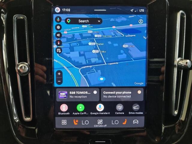 Volvo EX40 Single Motor Extended Range Plus 82 kWh | SOH:98% | Warmtepomp | Trekhaak | Stoel/stuurverwarming | Harman/Kardon | Camera | Adaptive Cruise | ALL Season banden |