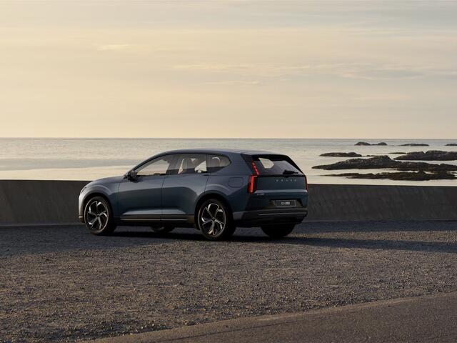 Volvo EX60 P10 AWD Plus 95 kWh | Panoramadak | Parkeercamera | Bose audio | Stoel- en stuurverwarming | Pilot assist