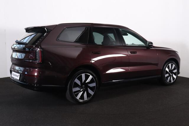 Volvo EX90 Performance Ultra Dark 7p. 111 kWh - Luchtvering - Panoramadak - IntelliSafe Assist & Surround - 360º Camera - Bowers & Wilkins audio - Verwarmde voorstoelen, stuur & achterbank - Parkeersensoren voor & achter - Head up display - Extra getint glas - 21' L