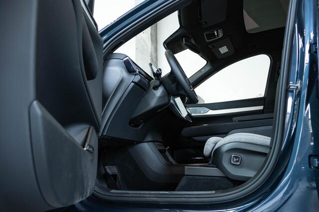 Volvo EX90 Twin Motor Performance Ultra 7p. 111 kWh | Bowers & Wilkins Premium Audio | 22" Lichtmetalen Velgen | Park Pilot Assist | Actieve Luchtvering | Stuurverwarming | Tailor Wool Blend bekleding | Google infotainment |