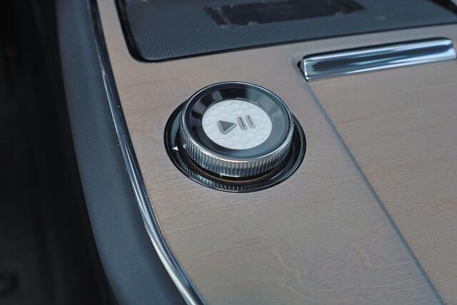 Volvo EX90 Performance Ultra 7p. 111 kWh - Luchtvering - Panoramadak - IntelliSafe Assist & Surround - 360º Camera - Bose Audio - Verwarmde voorstoelen, stuur & achterbank - Parkeersensoren voor & achter - Head up display - Draadloze tel. lader - Extra getint glas -