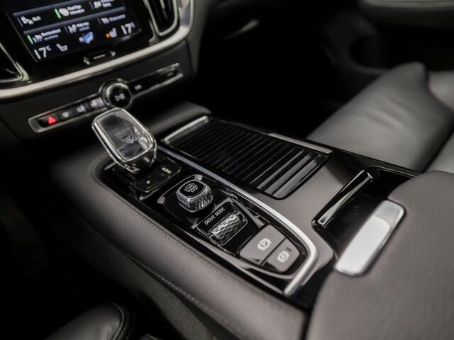 Volvo S60 2.0 Recharge T6 AWD Inscription 391Pk Automaat (APPLE CARPLAY, GROOT NAVI, STUUR/STOELVERWARMING, MEMORY SEATS, LEDER, CAMERA, ADAPTIVE CRUISE, KEYLESS, LANE ASSIST, NIEUWSTAAT)