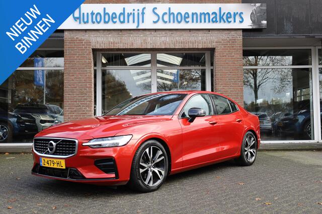 Volvo S60 2.0 T4 R-Design CAMERA LEER CARPLAY MEMORY TREKHAAK-ELEC. STOELVERW. DAB ZWARTE-HEMEL HARMAN&KARDON 2xELEC.VERST.STOELEN 18"LMV ENZ!