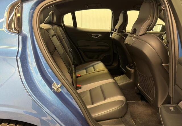 Volvo S60 2.0 T6 Recharge 340 pk AWD R-Design Navigatie Trekhaak Elek Stoel ACC Pilot Assist Blis Camera Apple Carplay Android Auto Plug in Hybride NL Auto 1e Eigenaar