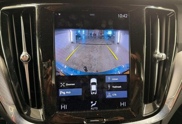 Volvo S60 2.0 T6 Recharge 340 pk AWD R-Design Navigatie Trekhaak Elek Stoel ACC Pilot Assist Blis Camera Apple Carplay Android Auto Plug in Hybride NL Auto 1e Eigenaar