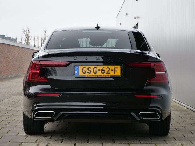 Volvo S60 2.0 Recharge T8 AWD R-Design 390 Pk Automaat Navigatie / DAB / Apple Carplay / Camera