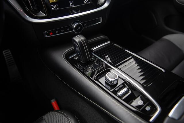 Volvo S60 2.0 T8 AWD Twin Engine R-Design , Panoramadak, Harman/Kardon, Head-up display, Trekhaak,