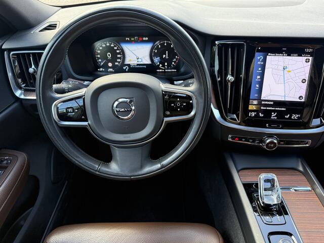 Volvo S60 2.0T B3 Mild-hybrid Aut, R-design | Navi & CarPlay * 2e Paasdag vanaf 10u geopend!