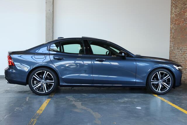 Volvo S60 B3 R-Design | Panoramadak | Stoelverwarming | Adaptive Cruise Control | Parkeerverwarming | BLIS | Parkeersensoren voor + achter | Parkeersensoren voor + achter | Parkeercamera | 19'' Lichtmetalen velgen |