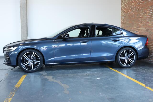 Volvo S60 B3 R-Design | Panoramadak | Stoelverwarming | Adaptive Cruise Control | Parkeerverwarming | BLIS | Parkeersensoren voor + achter | Parkeersensoren voor + achter | Parkeercamera | 19'' Lichtmetalen velgen |