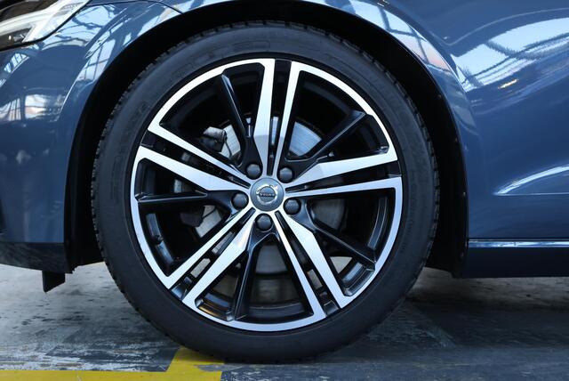 Volvo S60 B3 R-Design | Panoramadak | Stoelverwarming | Adaptive Cruise Control | Parkeerverwarming | BLIS | Parkeersensoren voor + achter | Parkeersensoren voor + achter | Parkeercamera | 19'' Lichtmetalen velgen |