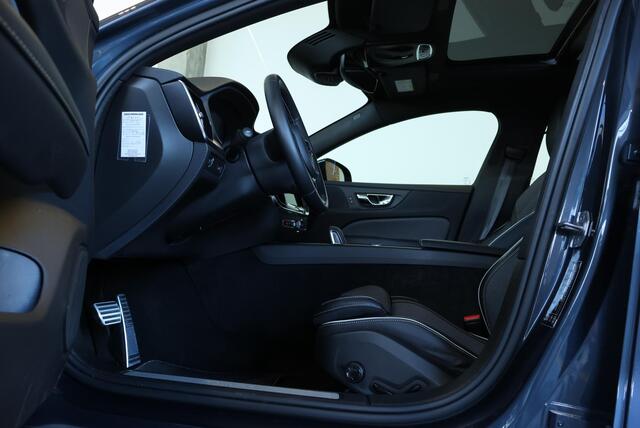 Volvo S60 B3 R-Design | Panoramadak | Stoelverwarming | Adaptive Cruise Control | Parkeerverwarming | BLIS | Parkeersensoren voor + achter | Parkeersensoren voor + achter | Parkeercamera | 19'' Lichtmetalen velgen |