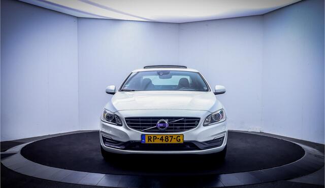 Volvo S60 T3 Aut. Polar+ Dynamic SCHUIFDAK | CAMERA | STOELVERW. | LEDER | AFN TREKHAAK | NAVI | CLIMA | CRUISE | LMV 19''