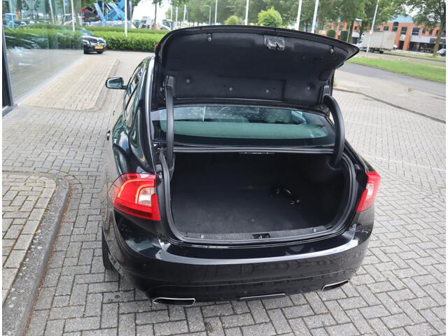 Volvo S60 2.0 T3 Nordic+ Navi / Afn Trekh / Elekramen / Cruise / Handgeschakeld 6 versn / Dealer onderhouden