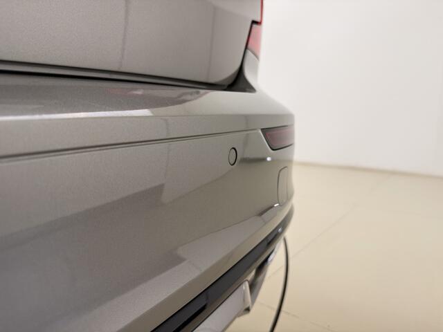 Volvo S60 B4 211pk Automaat R-Design | Trekhaak | H&K | Leder Sportstoelen | Memory | Verwarmde stoelen/stuurwiel |
