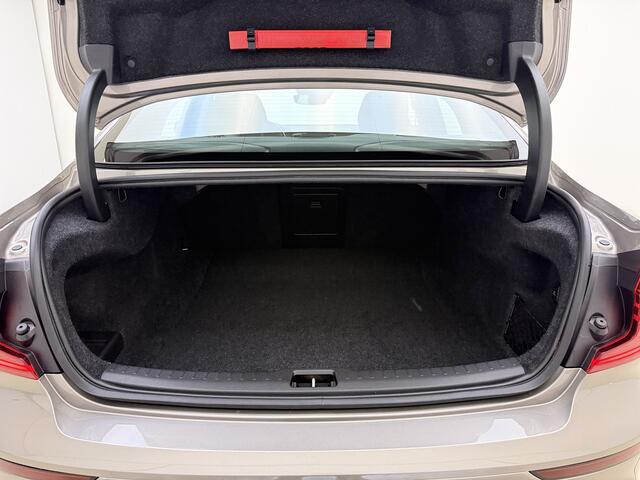 Volvo S60 B4 211pk Automaat R-Design | Trekhaak | H&K | Leder Sportstoelen | Memory | Verwarmde stoelen/stuurwiel |