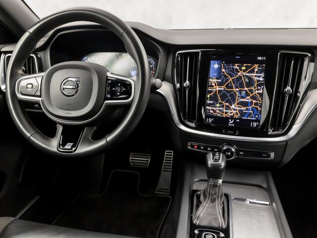 Volvo S60 2.0 T4 R-Design 190Pk Automaat (VIRTUAL COCKPIT, APPLE CARPLAY, GROOT NAVI, MEMORY SEATS, CAMERA, LEDER, SPORTSTOELEN, GETINT GLAS, PARKEERSENSOREN, NIEUWSTAAT)