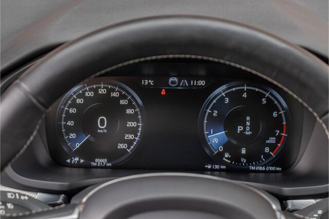 Volvo S60 B4 R-Design, Harman/Kardon, Stoel & Stuurverwarming, Trekhaak, Camera, Memory, Carplay, Adaptive Cruise.