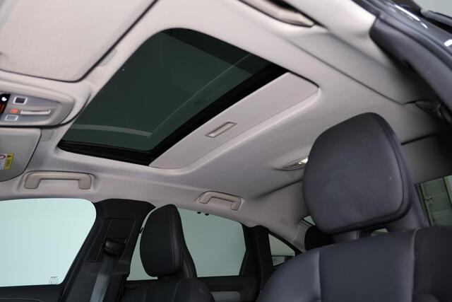 Volvo S90 T8 AWD Ultimate Dark - Schuif/kanteldak - IntelliSafe Assist & Surround - 360º Camera - Harman/Kardon audio - Adaptieve LED koplampen - Verwarmde voorstoelen, stuur & achterbank - Parkeersensoren voor & achter - Elektr. bedienb. voorstoelen met geheugen -