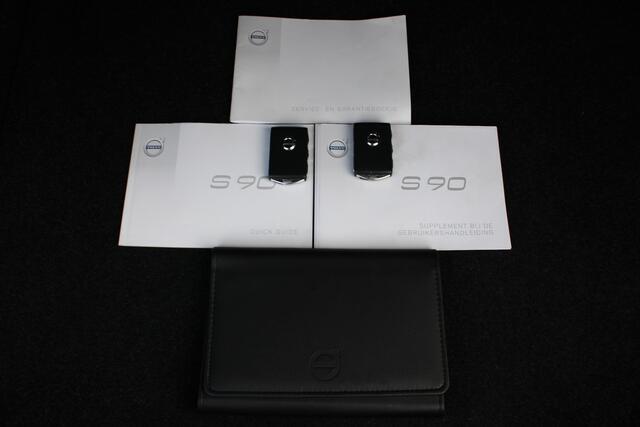 Volvo S90 D3 Momentum | Schuif/kantel dak | El. Trekhaak | Climate Control | BLIS | Verw. Voorstoelen