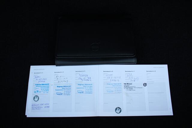 Volvo S90 2.0 T4 Momentum+ | Leder | Apple carplay/Android Auto | Parkeersensoren | Navigatie | Voorstoelen verw.|