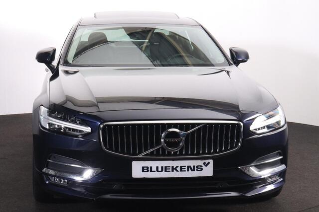 Volvo S90 T4 Business Luxury Plus - Intellisafe Surround - Head up display - BLIS dodehoekassistentie - Parkeercamera achter - Parkeersensoren v/a - Sensus navi - Apple® CarPlay - Android Auto - Verwarmbare voor & achterstoelen - Verwarmbaar stuurwiel - Panorama/sc