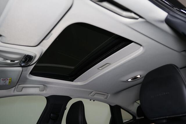 Volvo S90 T4 Business Luxury Plus - Intellisafe Surround - Head up display - BLIS dodehoekassistentie - Parkeercamera achter - Parkeersensoren v/a - Sensus navi - Apple® CarPlay - Android Auto - Verwarmbare voor & achterstoelen - Verwarmbaar stuurwiel - Panorama/sc