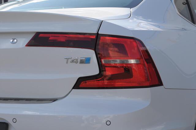 Volvo S90 T4 190PK Automaat Inscription / Adaptieve cruise control / BLIS / Elektrische achterklep / Keyless entry / Parkeersensoren met camera / Apple carplay / Stoelverwarming /