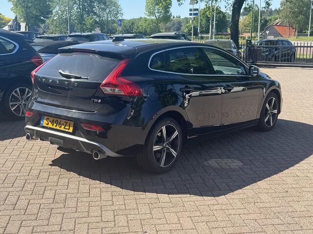 Volvo V40 1.5 T2 Inscription R-Design / Panoramadak / Camera / Leder / Keyless / 17'' / Navigatie / Stoelverwarming / Cruise Control