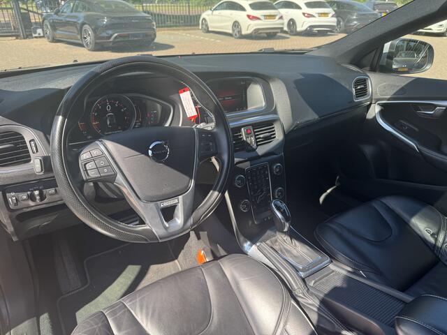 Volvo V40 1.5 T2 Inscription R-Design / Panoramadak / Camera / Leder / Keyless / 17'' / Navigatie / Stoelverwarming / Cruise Control