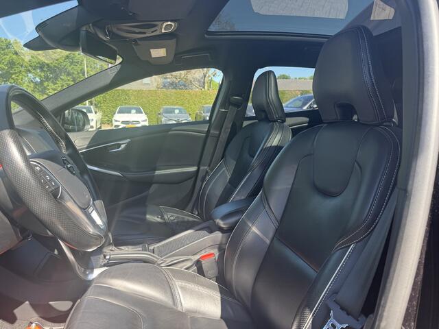 Volvo V40 1.5 T2 Inscription R-Design / Panoramadak / Camera / Leder / Keyless / 17'' / Navigatie / Stoelverwarming / Cruise Control